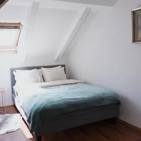 Bohemian Symphony Apartment *